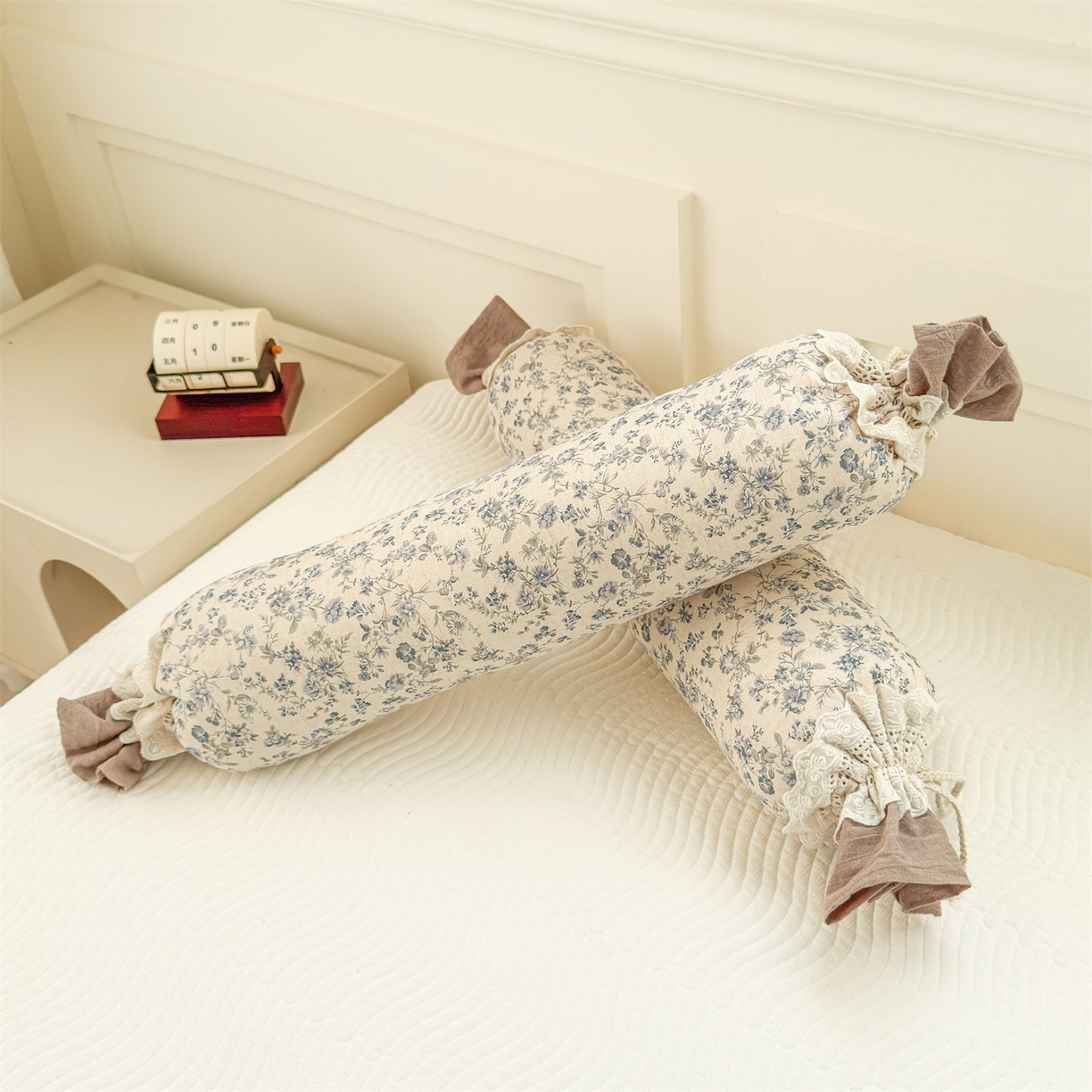 91家纺网 家纺一手货源 找家纺 麦肯锡 2025新款糖果儿童安抚抱枕  枕头枕芯 田埂花影/只