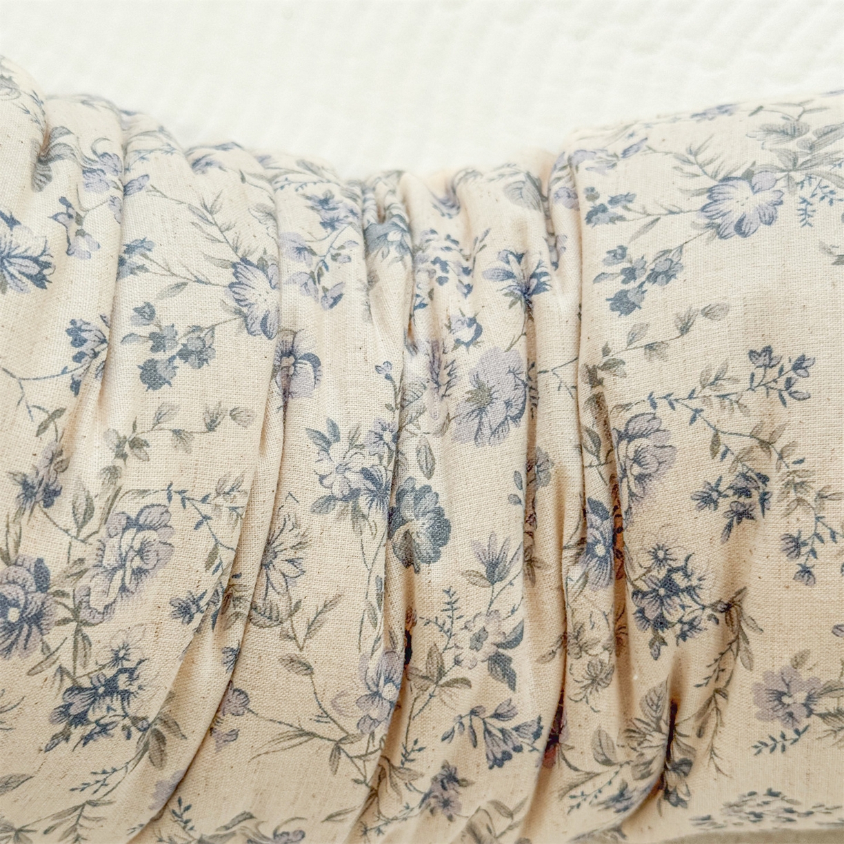 91家纺网 家纺一手货源 找家纺 麦肯锡 2025新款糖果儿童安抚抱枕  枕头枕芯 田埂花影/只