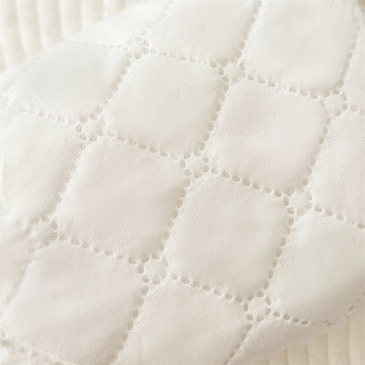 91家纺网 家纺一手货源 找家纺 麦肯锡 2025新款糖果儿童安抚抱枕  枕头枕芯 田埂花影/只