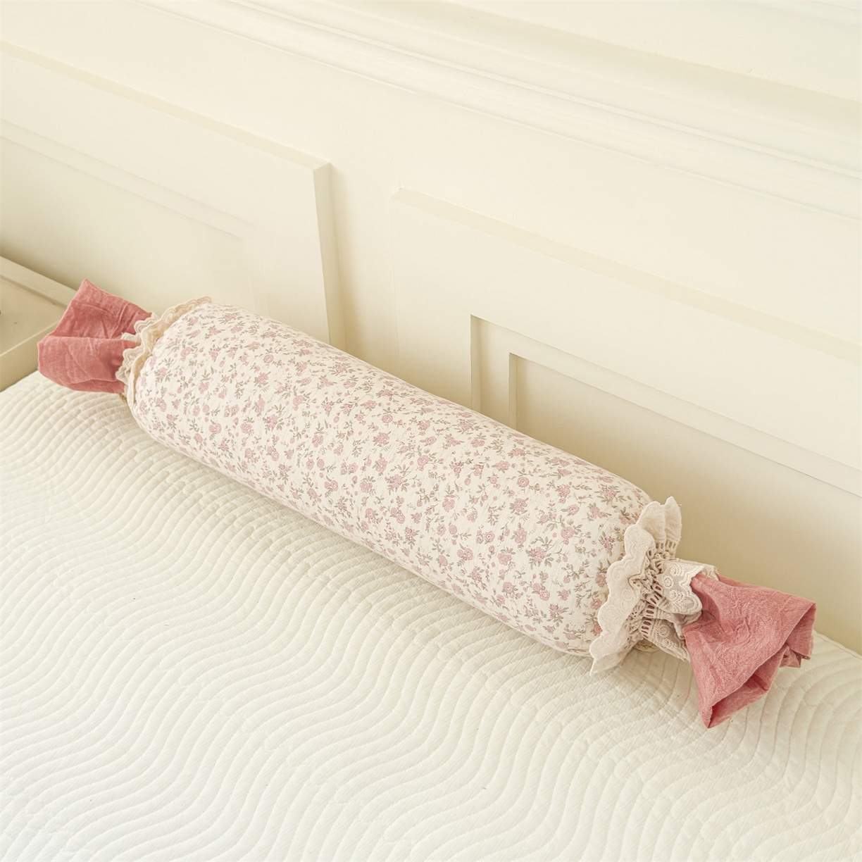 91家纺网 家纺一手货源 找家纺 麦肯锡 2025新款糖果儿童安抚抱枕  枕头枕芯 小花碎语/只