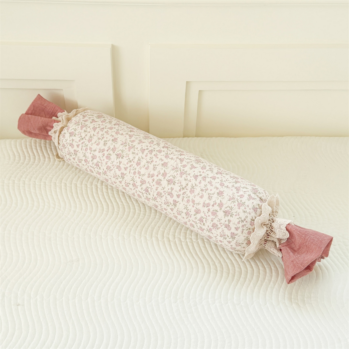 91家纺网 家纺一手货源 找家纺 麦肯锡 2025新款糖果儿童安抚抱枕  枕头枕芯 小花碎语/只