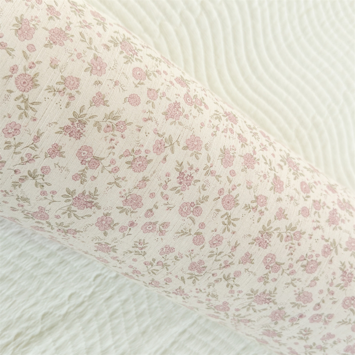 91家纺网 家纺一手货源 找家纺 麦肯锡 2025新款糖果儿童安抚抱枕  枕头枕芯 小花碎语/只