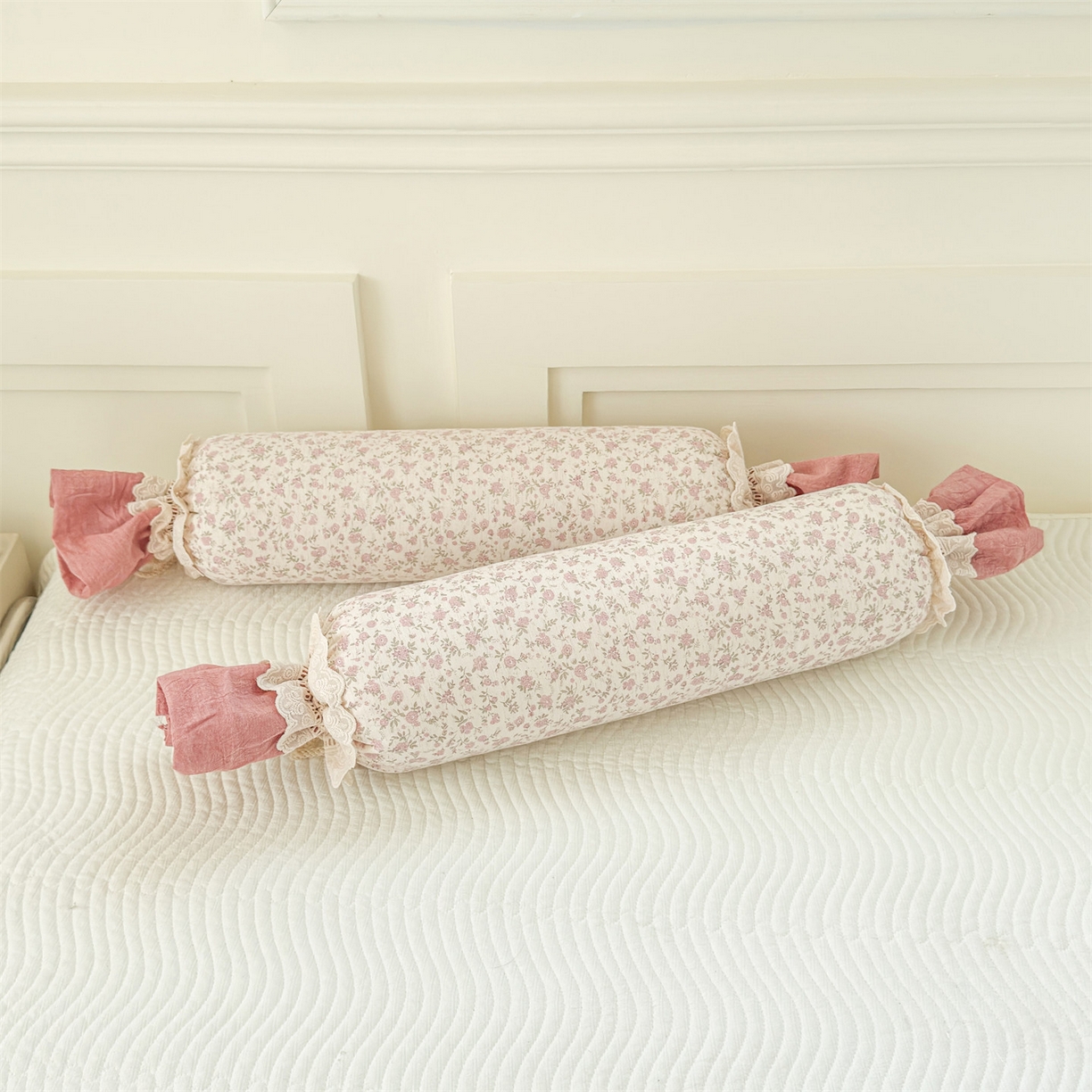 91家纺网 家纺一手货源 找家纺 麦肯锡 2025新款糖果儿童安抚抱枕  枕头枕芯 小花碎语/只