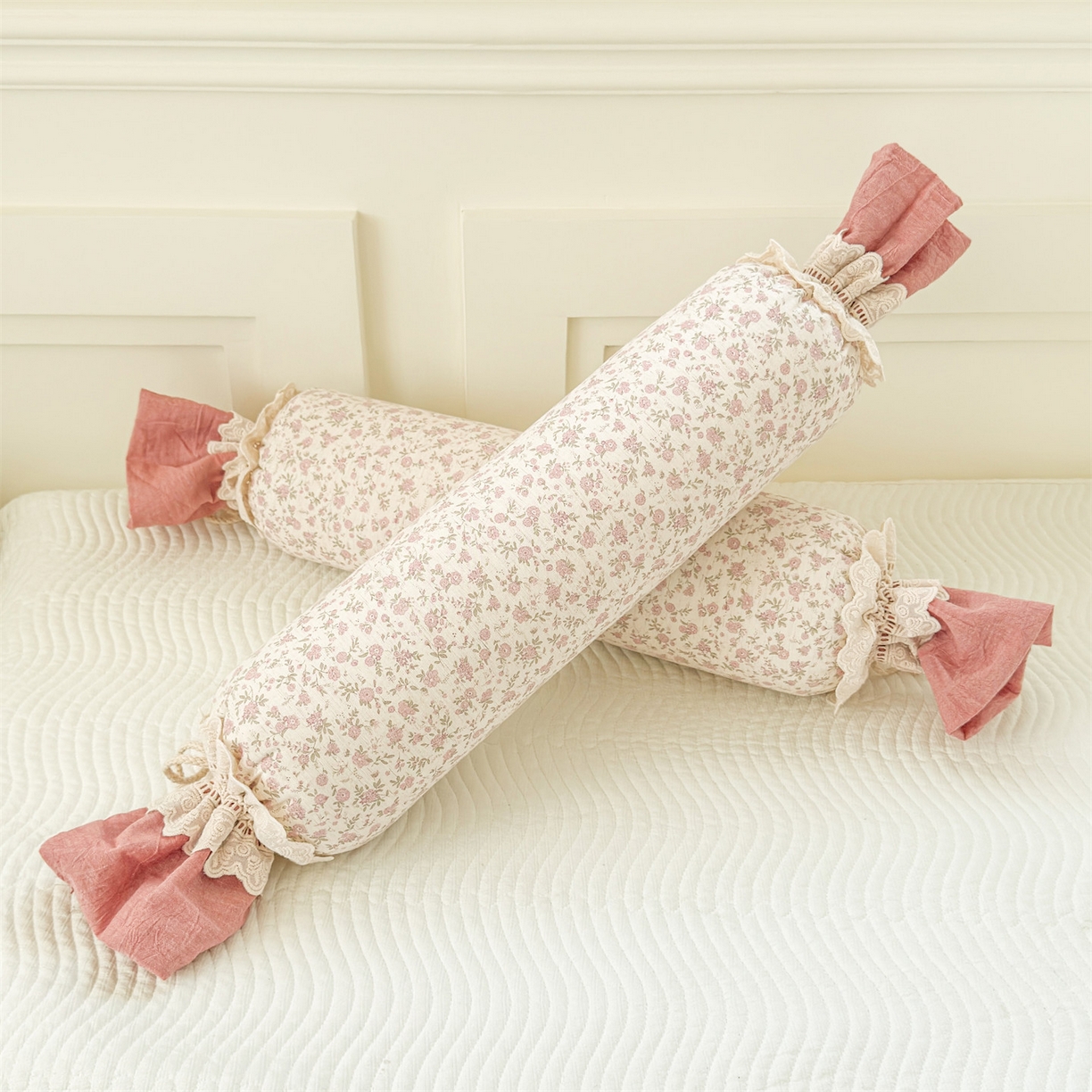 91家纺网 家纺一手货源 找家纺 麦肯锡 2025新款糖果儿童安抚抱枕  枕头枕芯 小花碎语/只