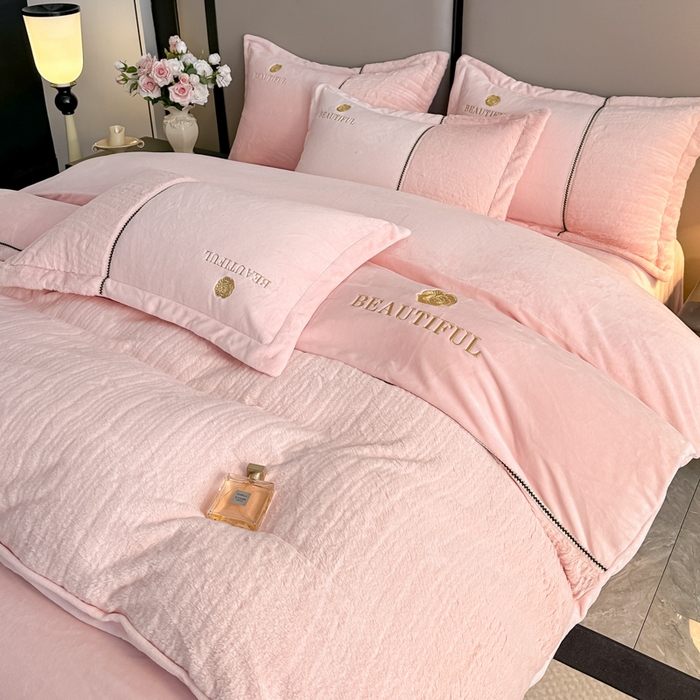 91家纺网 家纺一手货源 找家纺 金窝窝家纺 2025新款轻奢双拼全消光牛奶绒四件套-安娜 安娜-黛粉