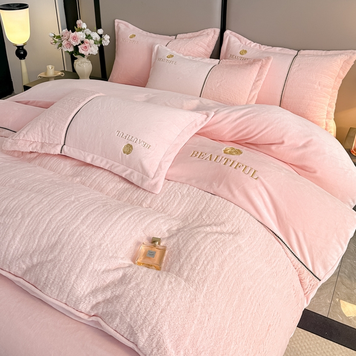 91家纺网 家纺一手货源 找家纺 金窝窝家纺 2025新款轻奢双拼全消光牛奶绒四件套-安娜 安娜-黛粉