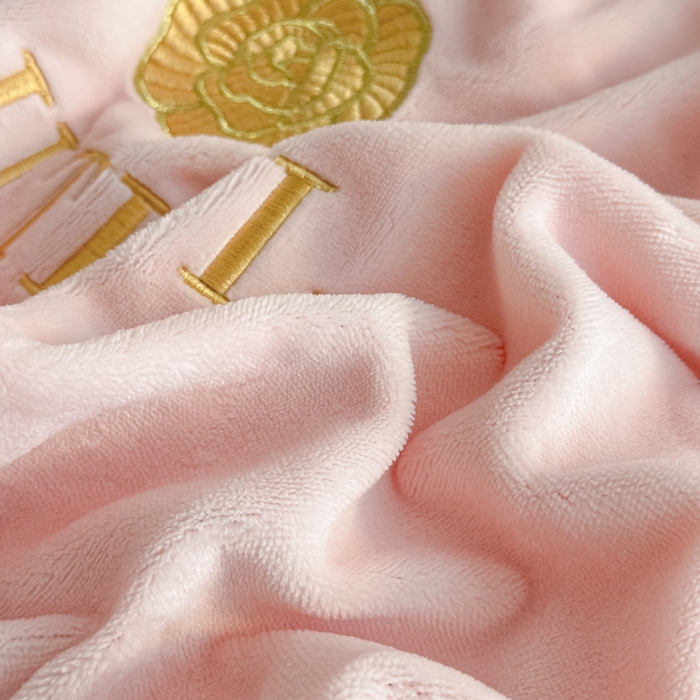 91家纺网 家纺一手货源 找家纺 金窝窝家纺 2025新款轻奢双拼全消光牛奶绒四件套-安娜 安娜-黛粉