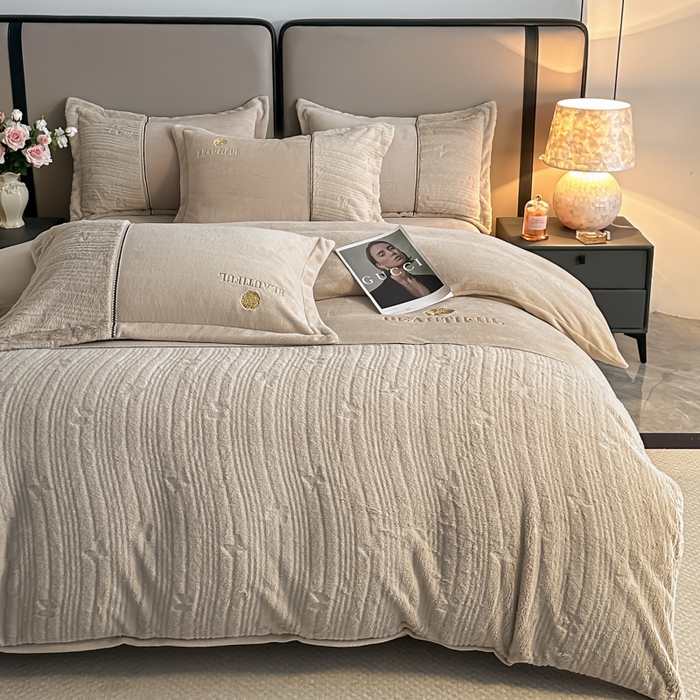 91家纺网 家纺一手货源 找家纺 金窝窝家纺 2025新款轻奢双拼全消光牛奶绒四件套-安娜 安娜-咖色