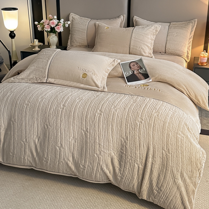 91家纺网 家纺一手货源 找家纺 金窝窝家纺 2025新款轻奢双拼全消光牛奶绒四件套-安娜 安娜-咖色