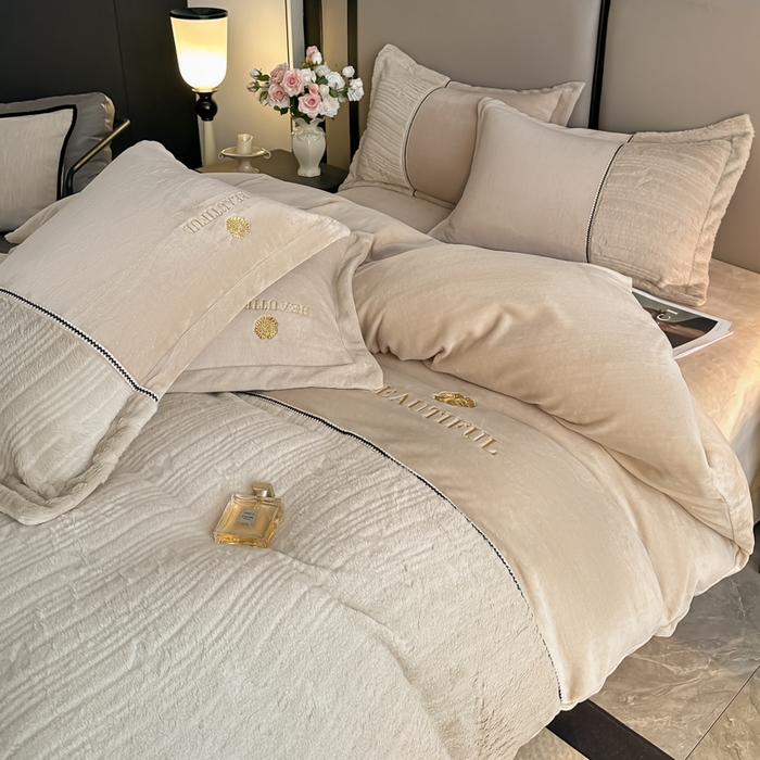 91家纺网 家纺一手货源 找家纺 金窝窝家纺 2025新款轻奢双拼全消光牛奶绒四件套-安娜 安娜-咖色