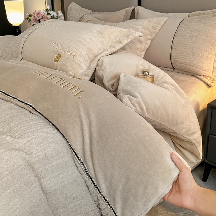 91家纺网 家纺一手货源 找家纺 金窝窝家纺 2025新款轻奢双拼全消光牛奶绒四件套-安娜 安娜-咖色