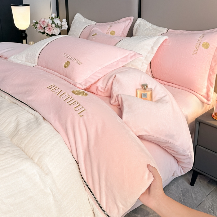 91家纺网 家纺一手货源 找家纺 金窝窝家纺 2025新款轻奢双拼全消光牛奶绒四件套-安娜 安娜-蜜桃粉