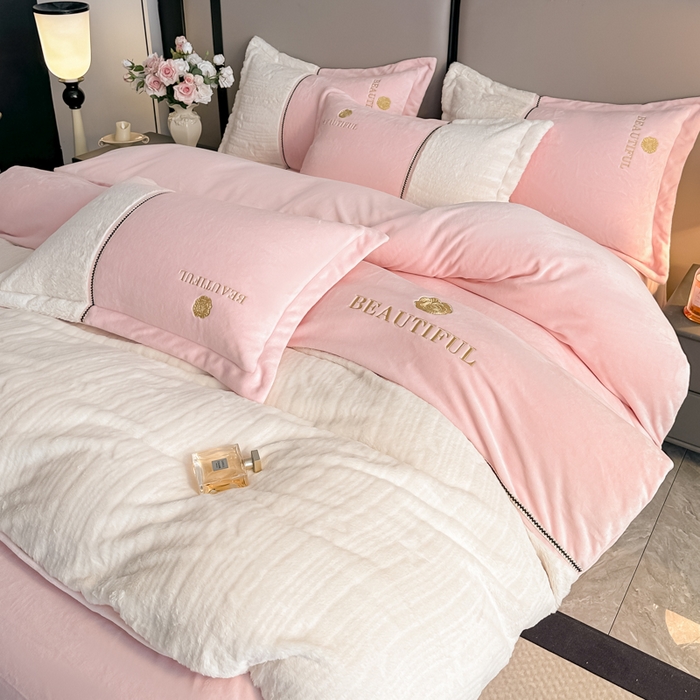 91家纺网 家纺一手货源 找家纺 金窝窝家纺 2025新款轻奢双拼全消光牛奶绒四件套-安娜 安娜-蜜桃粉