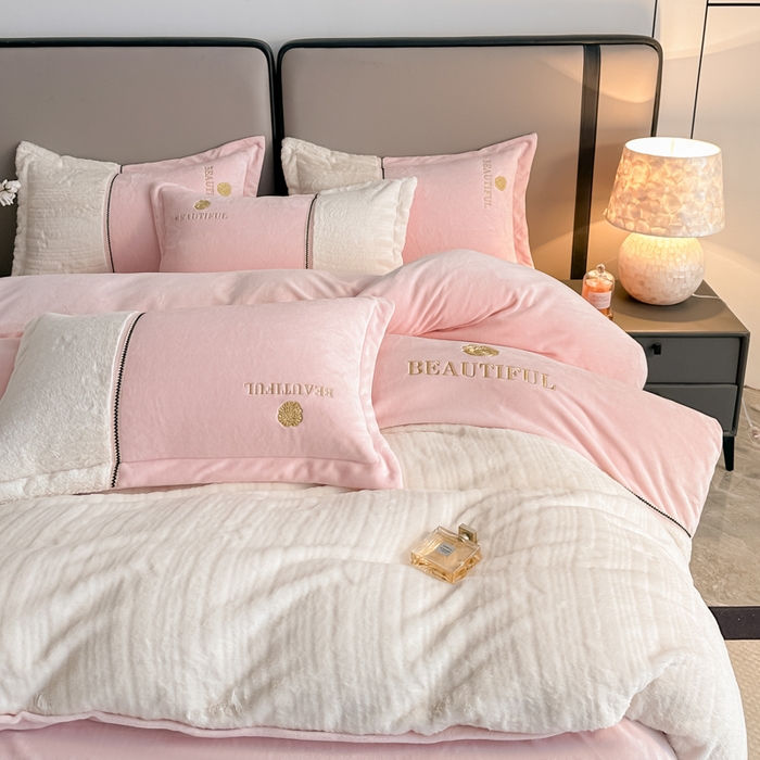 91家纺网 家纺一手货源 找家纺 金窝窝家纺 2025新款轻奢双拼全消光牛奶绒四件套-安娜 安娜-蜜桃粉