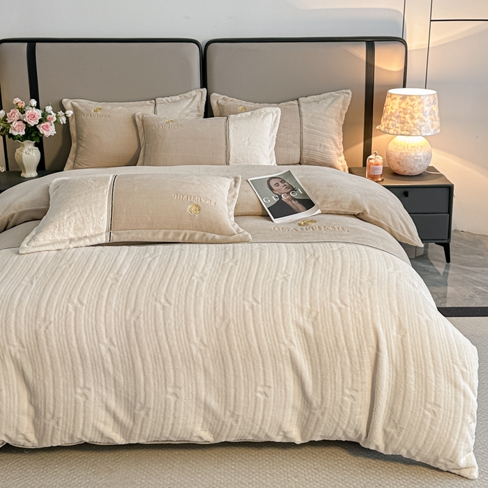 91家纺网 家纺一手货源 找家纺 金窝窝家纺 2025新款轻奢双拼全消光牛奶绒四件套-安娜 安娜-奶油咖