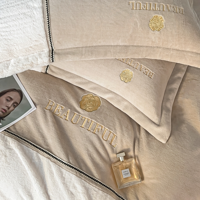 91家纺网 家纺一手货源 找家纺 金窝窝家纺 2025新款轻奢双拼全消光牛奶绒四件套-安娜 安娜-奶油咖