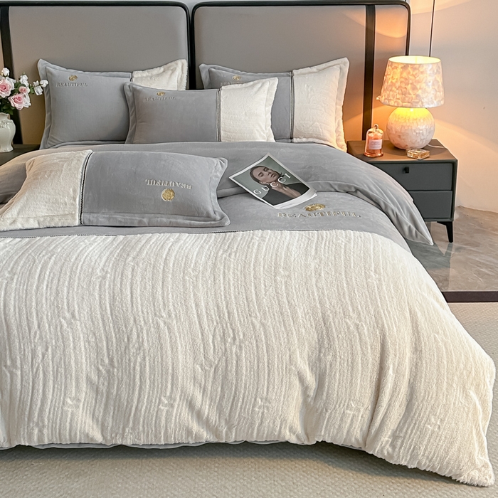 91家纺网 家纺一手货源 找家纺 金窝窝家纺 2025新款轻奢双拼全消光牛奶绒四件套-安娜 安娜-绅士灰