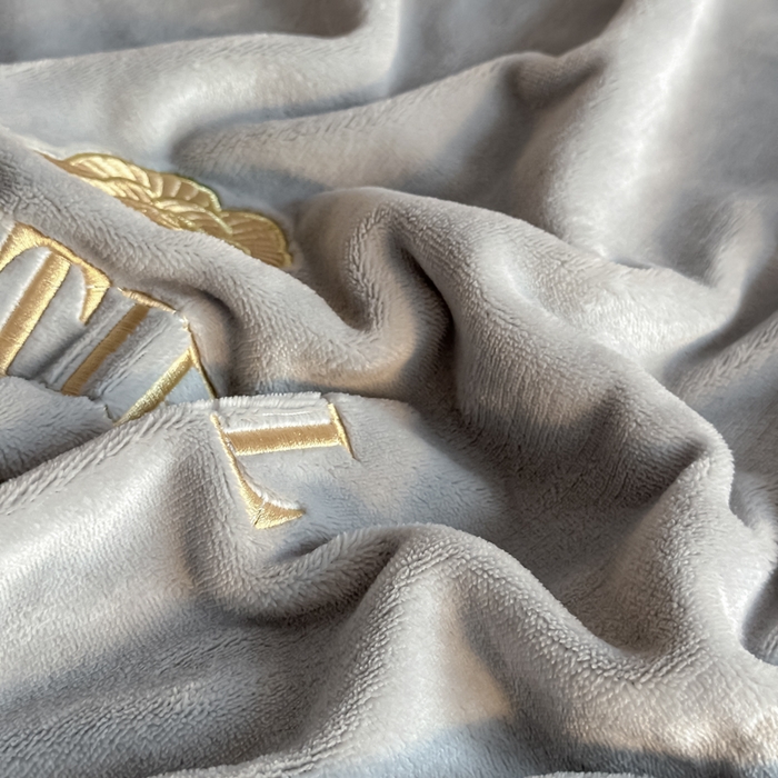 91家纺网 家纺一手货源 找家纺 金窝窝家纺 2025新款轻奢双拼全消光牛奶绒四件套-安娜 安娜-绅士灰