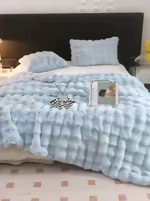 91家纺网 家纺一手货源 找家纺 （总）坦客毯业 2025新款轻奢纯色托斯卡纳兔毛绒大泡泡绒毛毯双面都是兔毛高密高克重可供跨境外贸出口