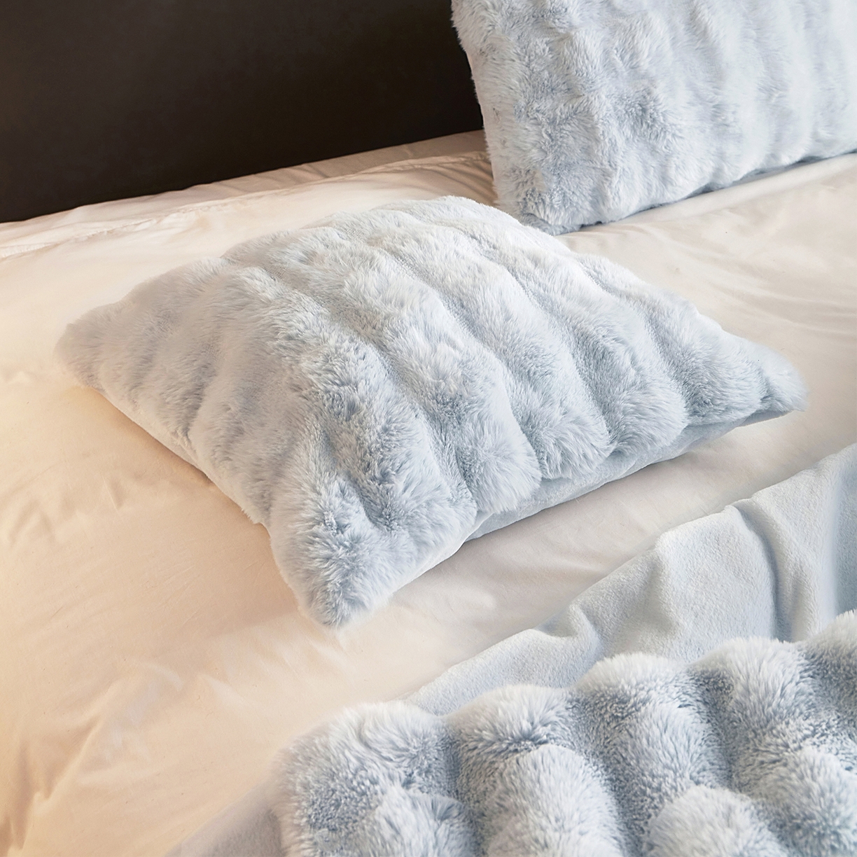 91家纺网 家纺一手货源 找家纺 坦客毯业 2025新款轻奢纯色托斯卡纳兔毛绒大泡泡绒毛毯双面都是兔毛高密高克重可供跨境外贸出口 托斯-淡雅蓝