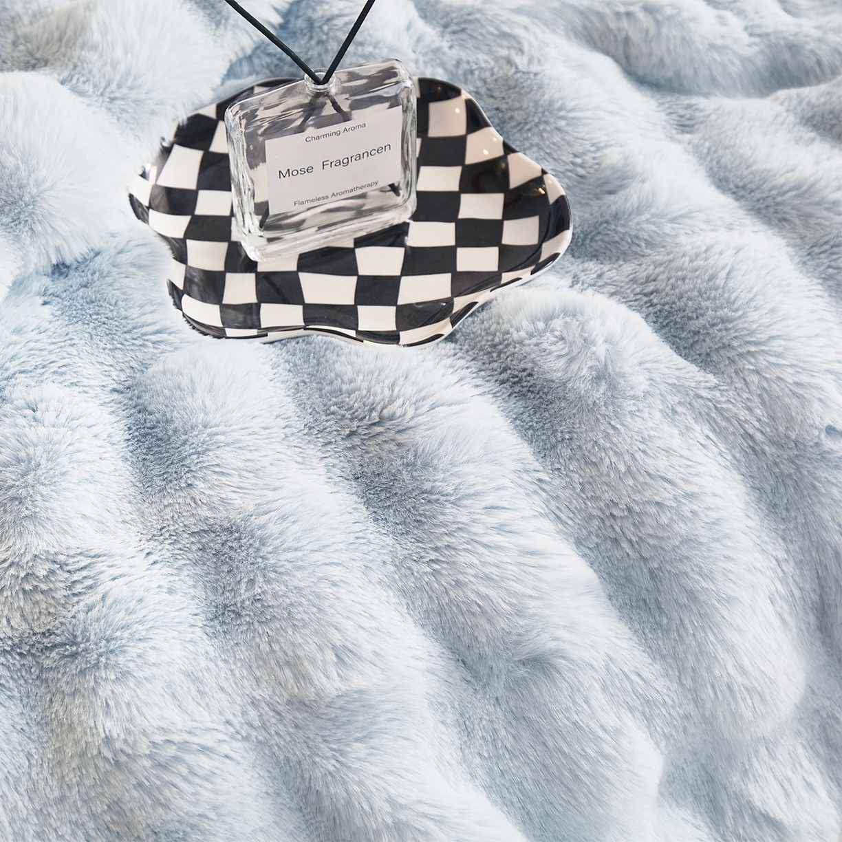 91家纺网 家纺一手货源 找家纺 坦客毯业 2025新款轻奢纯色托斯卡纳兔毛绒大泡泡绒毛毯双面都是兔毛高密高克重可供跨境外贸出口 托斯-淡雅蓝