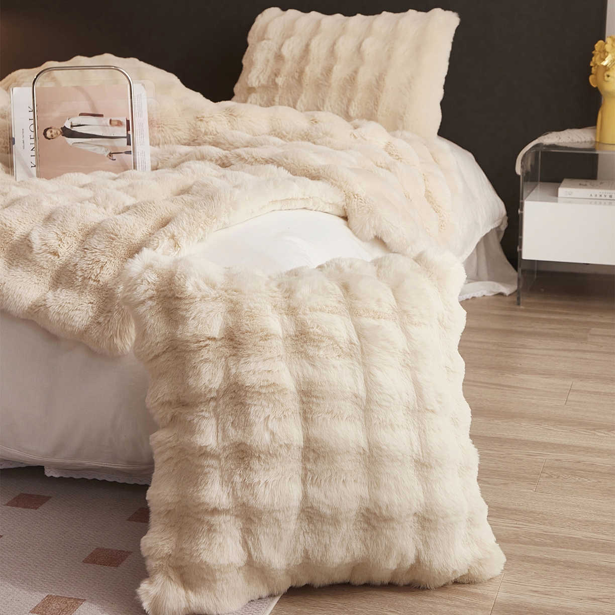 91家纺网 家纺一手货源 找家纺 坦客毯业 2025新款轻奢纯色托斯卡纳兔毛绒大泡泡绒毛毯双面都是兔毛高密高克重可供跨境外贸出口 托斯-奶油白