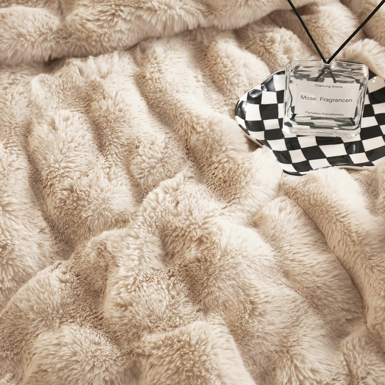 91家纺网 家纺一手货源 找家纺 坦客毯业 2025新款轻奢纯色托斯卡纳兔毛绒大泡泡绒毛毯双面都是兔毛高密高克重可供跨境外贸出口 托斯-奶油白