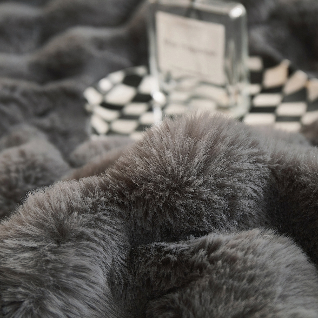 91家纺网 家纺一手货源 找家纺 坦客毯业 2025新款轻奢纯色托斯卡纳兔毛绒大泡泡绒毛毯双面都是兔毛高密高克重可供跨境外贸出口 托斯-韵味灰