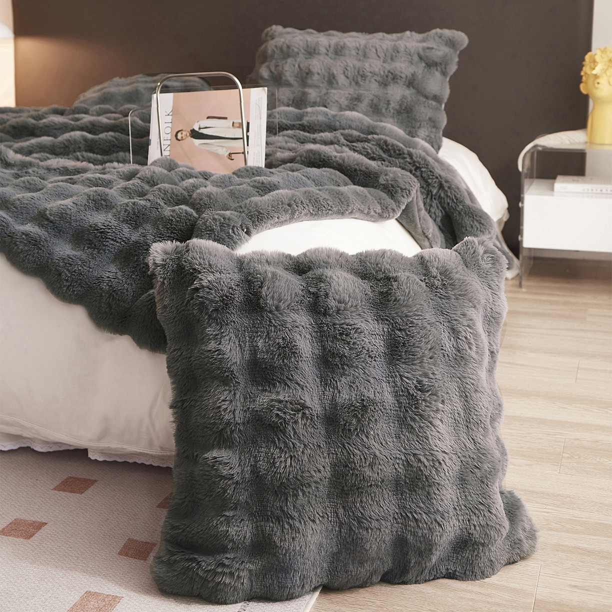 91家纺网 家纺一手货源 找家纺 坦客毯业 2025新款轻奢纯色托斯卡纳兔毛绒大泡泡绒毛毯双面都是兔毛高密高克重可供跨境外贸出口 托斯-韵味灰