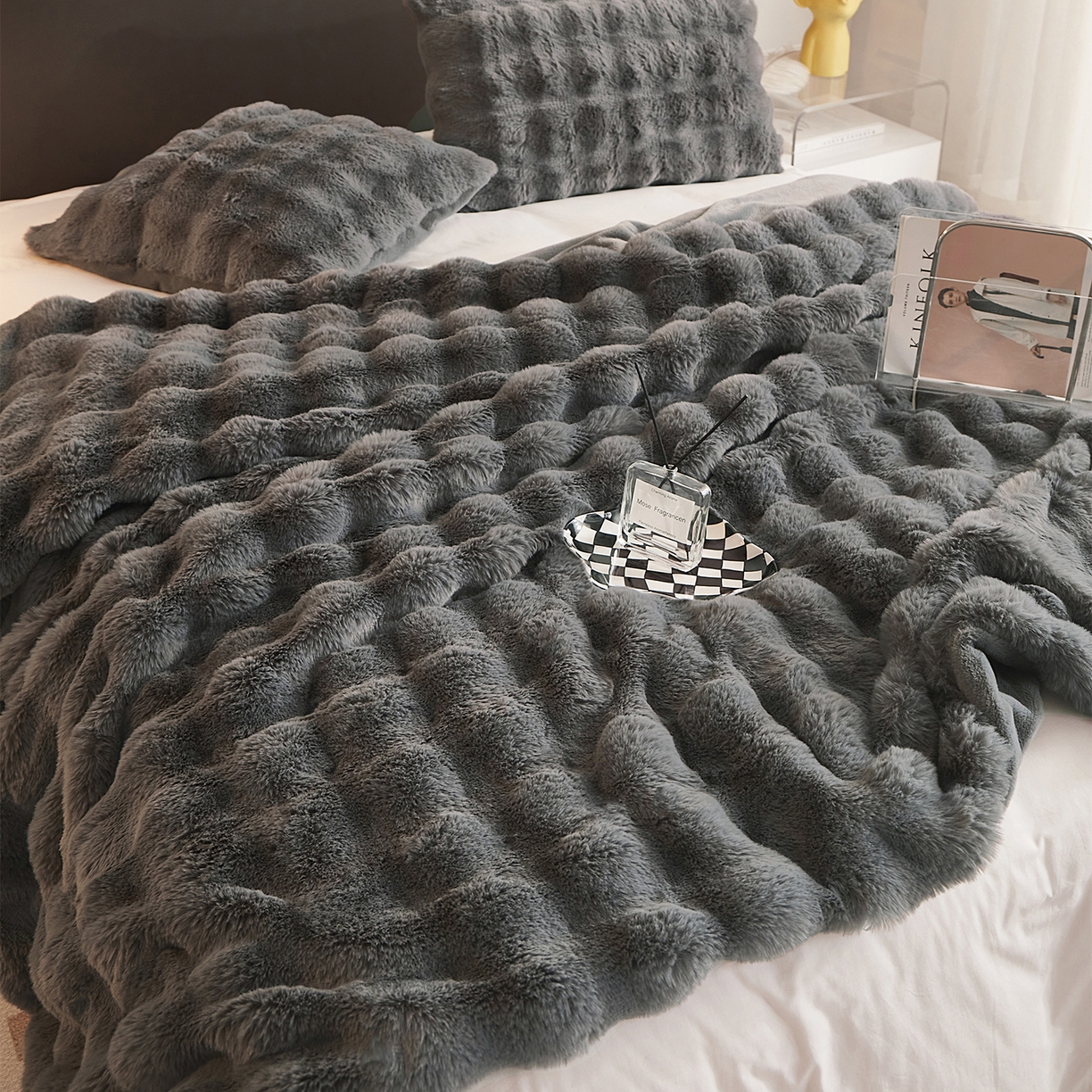 91家纺网 家纺一手货源 找家纺 坦客毯业 2025新款轻奢纯色托斯卡纳兔毛绒大泡泡绒毛毯双面都是兔毛高密高克重可供跨境外贸出口 托斯-韵味灰