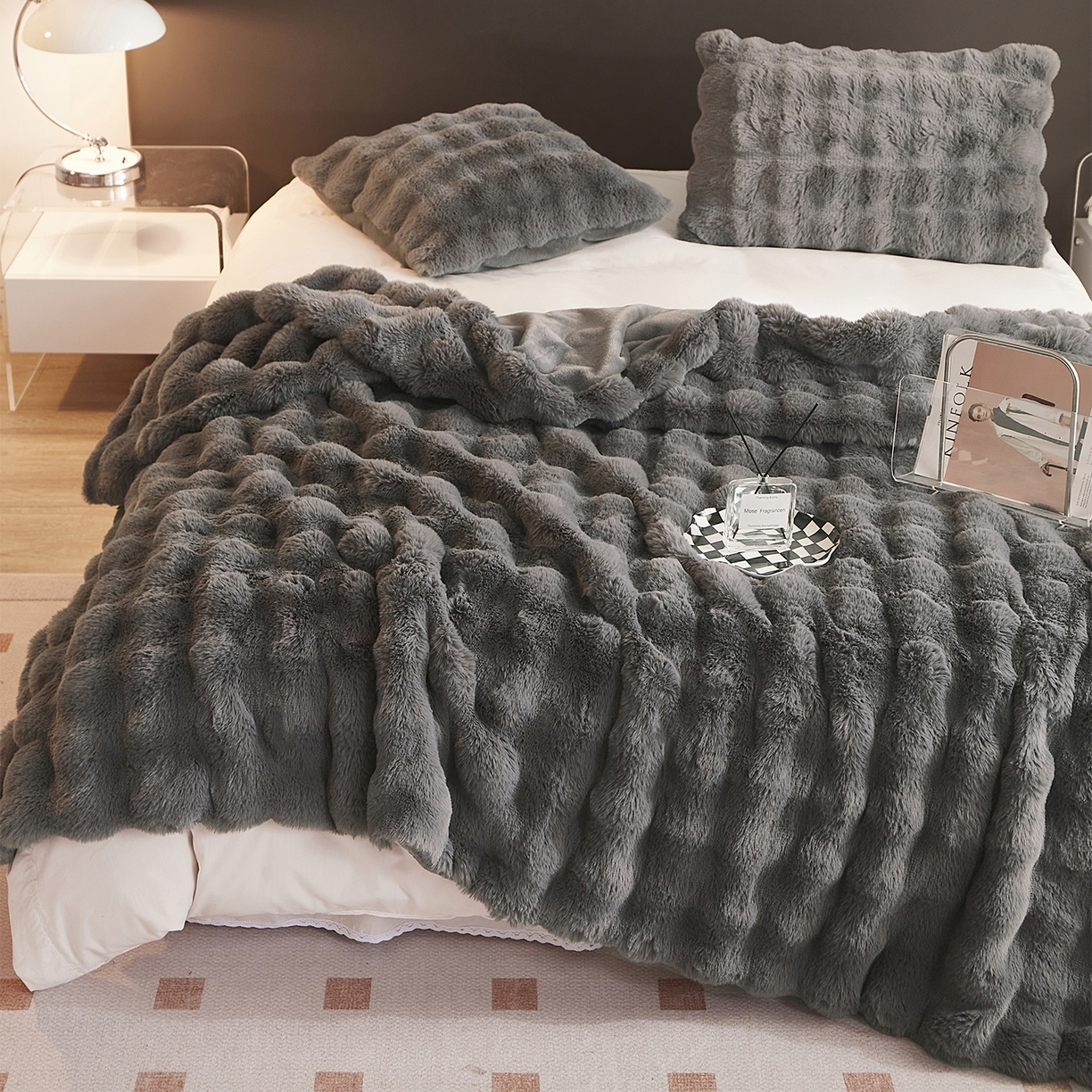 91家纺网 家纺一手货源 找家纺 坦客毯业 2025新款轻奢纯色托斯卡纳兔毛绒大泡泡绒毛毯双面都是兔毛高密高克重可供跨境外贸出口 托斯-韵味灰