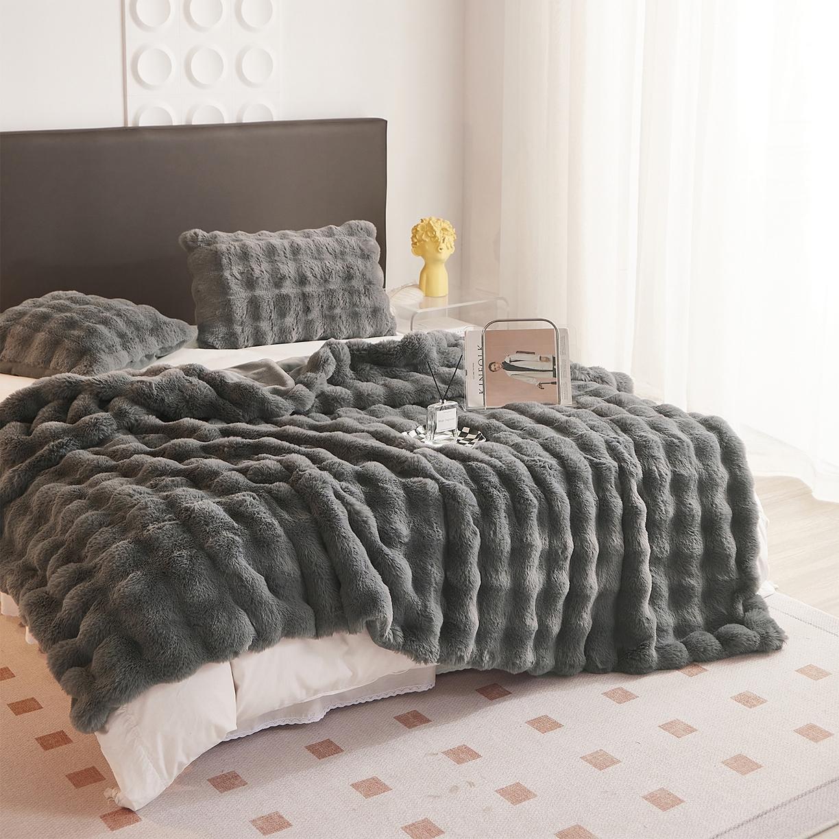 91家纺网 家纺一手货源 找家纺 坦客毯业 2025新款轻奢纯色托斯卡纳兔毛绒大泡泡绒毛毯双面都是兔毛高密高克重可供跨境外贸出口 托斯-韵味灰