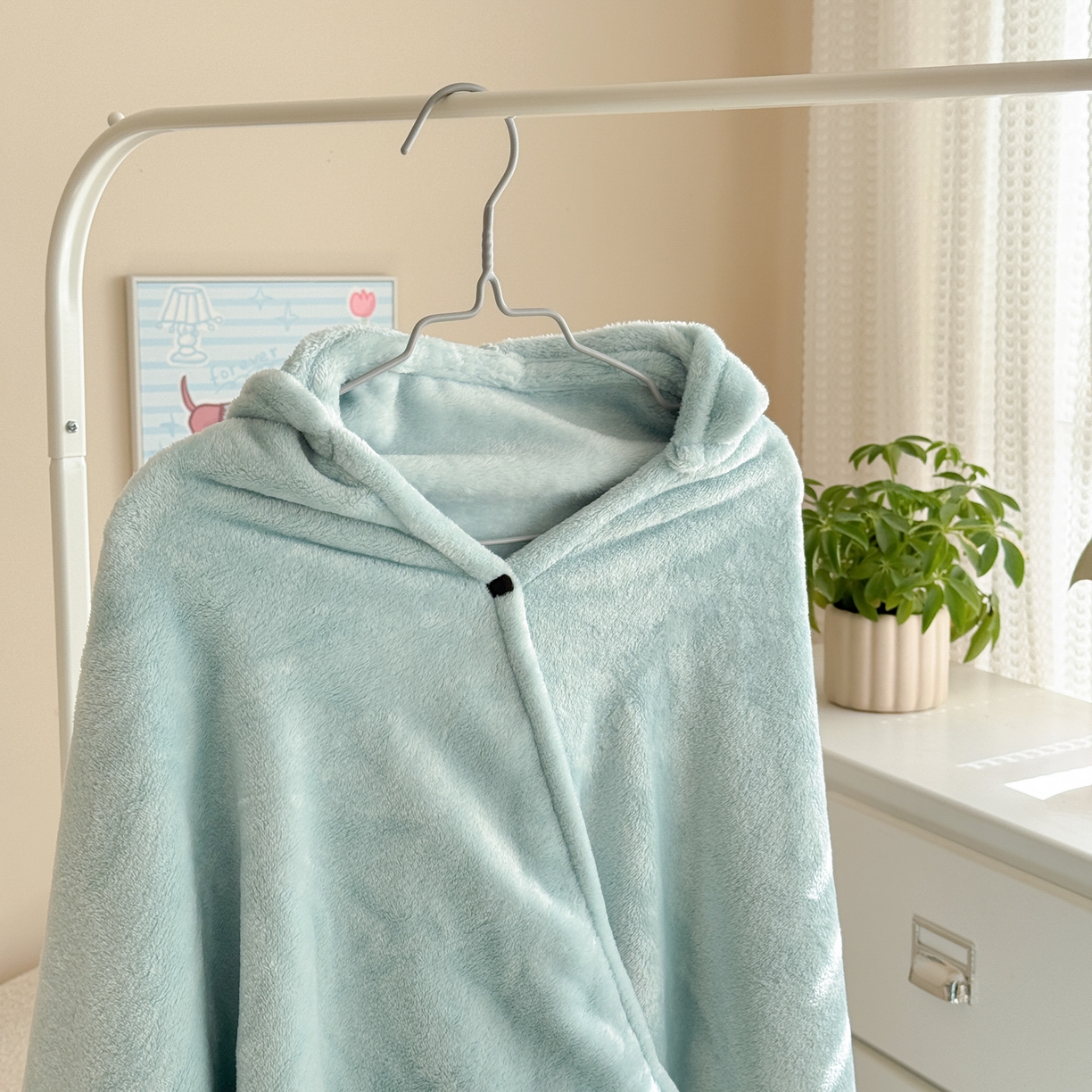 91家纺网 家纺一手货源 找家纺 （总）简宜家居（朝初家纺） 2025新款带帽披肩毯子熊猫和熊午休毯带帽毯