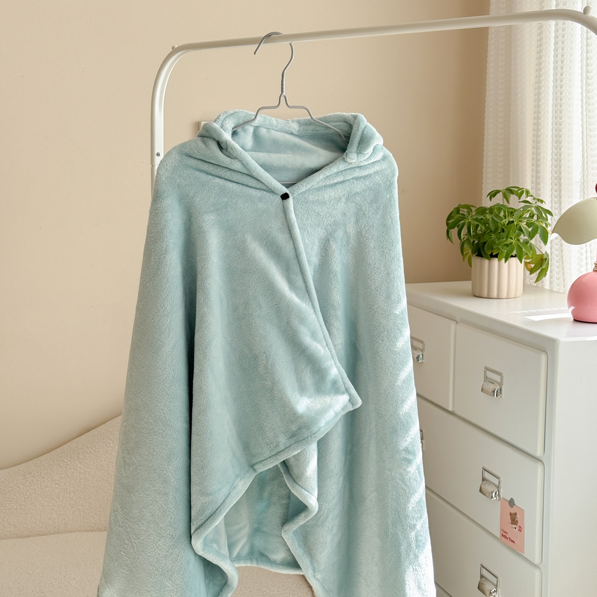 91家纺网 家纺一手货源 找家纺 简宜家居（朝初家纺） 2025新款带帽披肩毯子熊猫和熊午休毯带帽毯 熊猫-天蓝