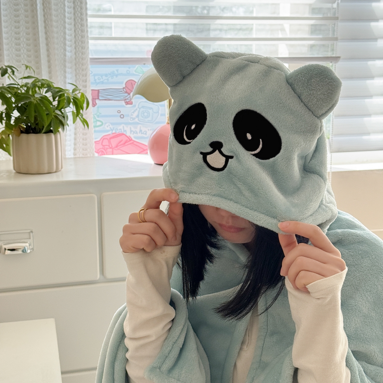 91家纺网 家纺一手货源 找家纺 简宜家居（朝初家纺） 2025新款带帽披肩毯子熊猫和熊午休毯带帽毯 熊猫-天蓝