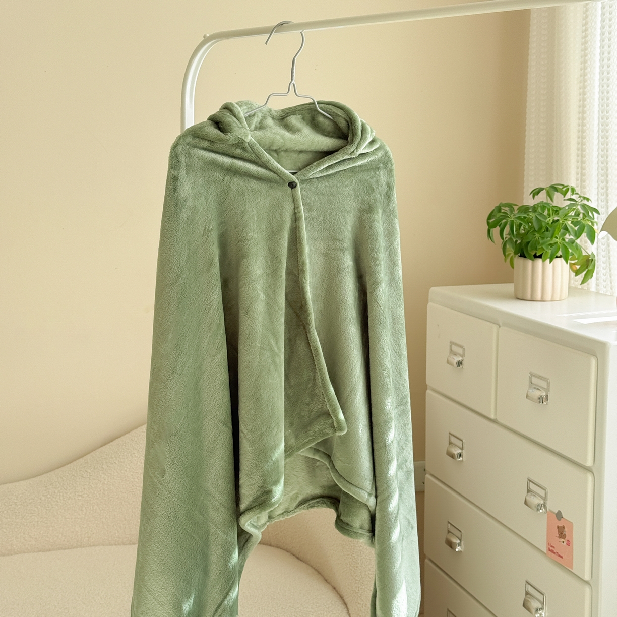 91家纺网 家纺一手货源 找家纺 简宜家居（朝初家纺） 2025新款带帽披肩毯子熊猫和熊午休毯带帽毯 熊猫-草绿