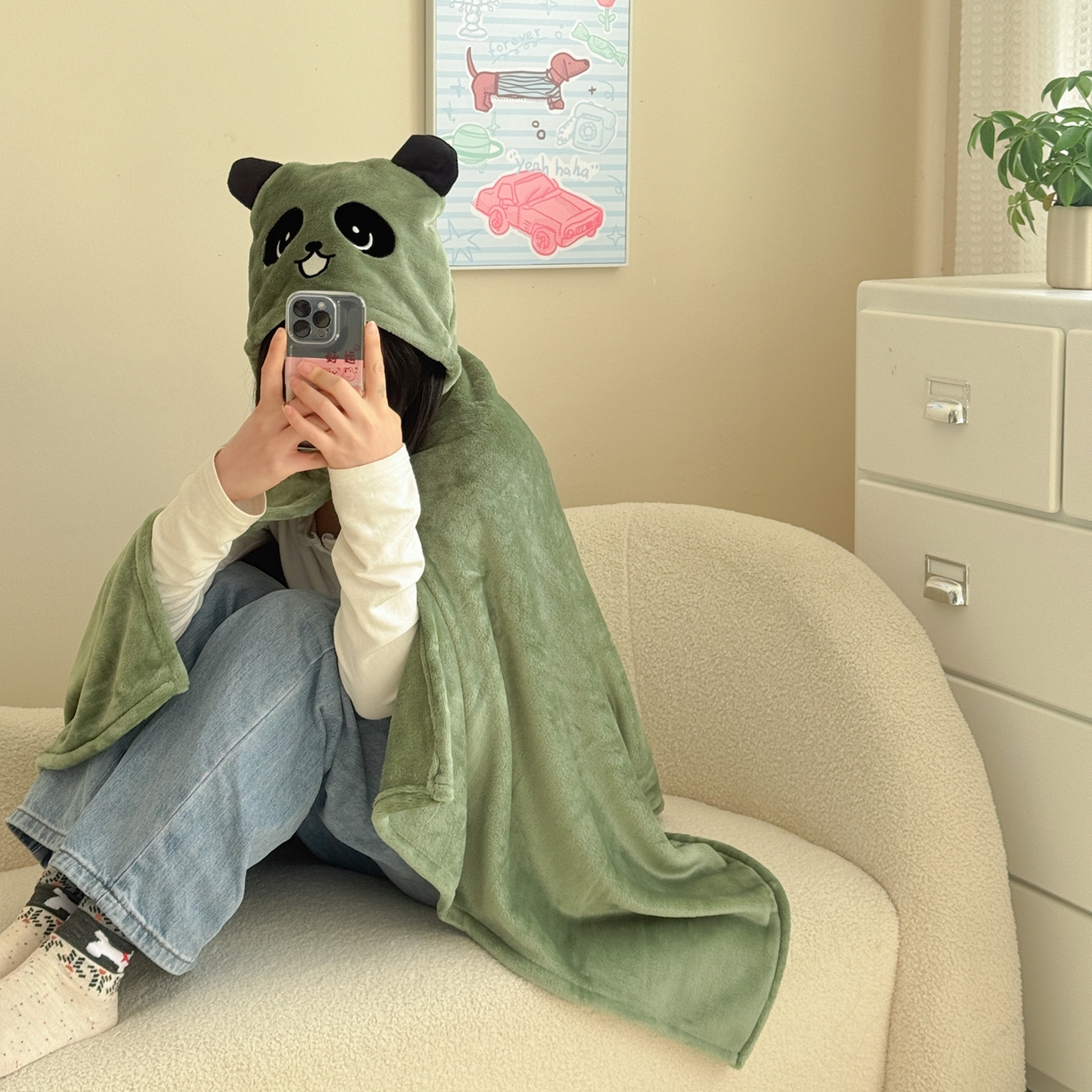 91家纺网 家纺一手货源 找家纺 简宜家居（朝初家纺） 2025新款带帽披肩毯子熊猫和熊午休毯带帽毯 熊猫-草绿