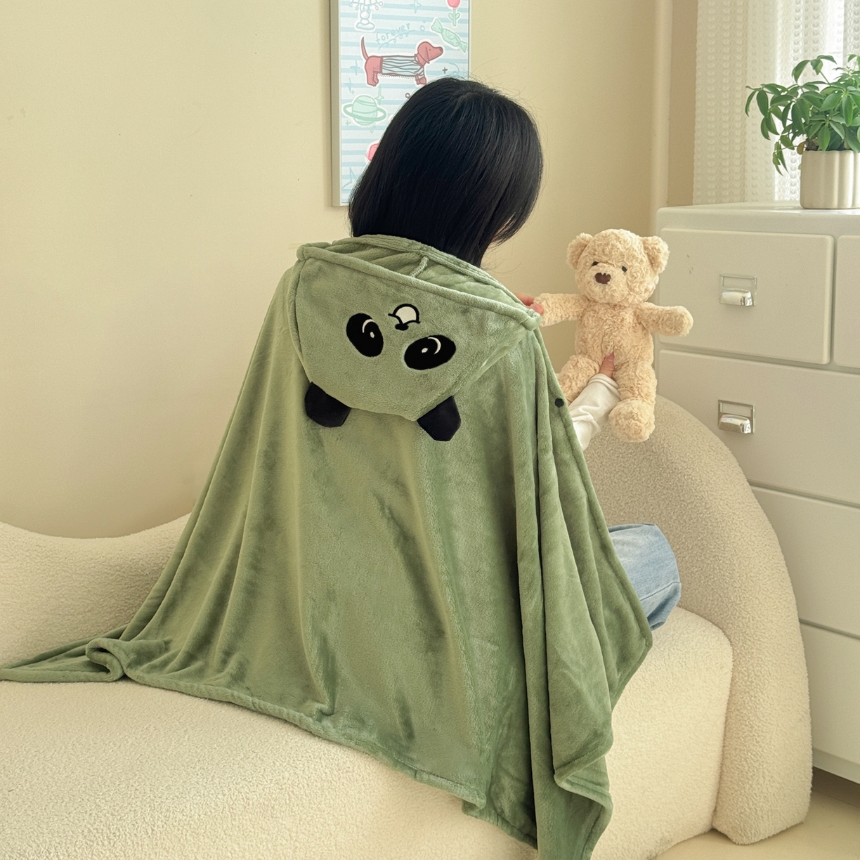 91家纺网 家纺一手货源 找家纺 简宜家居（朝初家纺） 2025新款带帽披肩毯子熊猫和熊午休毯带帽毯 熊猫-草绿