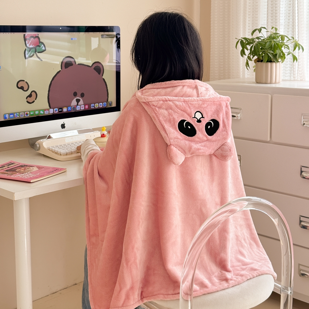 简宜家居（朝初家纺） 2025新款带帽披肩毯子熊猫和熊午休毯带帽毯 熊猫-粉