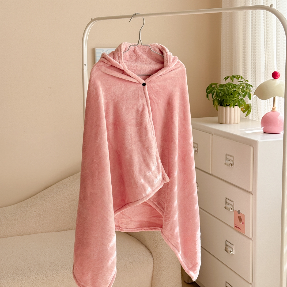 91家纺网 家纺一手货源 找家纺 简宜家居（朝初家纺） 2025新款带帽披肩毯子熊猫和熊午休毯带帽毯 熊猫-粉