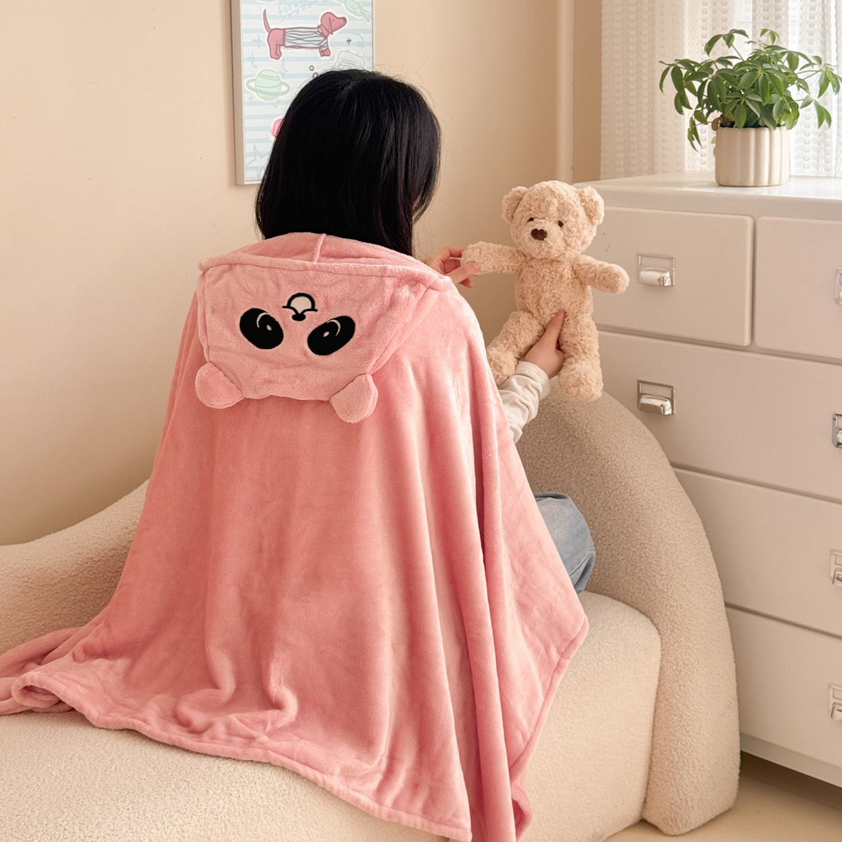 91家纺网 家纺一手货源 找家纺 简宜家居（朝初家纺） 2025新款带帽披肩毯子熊猫和熊午休毯带帽毯 熊猫-粉