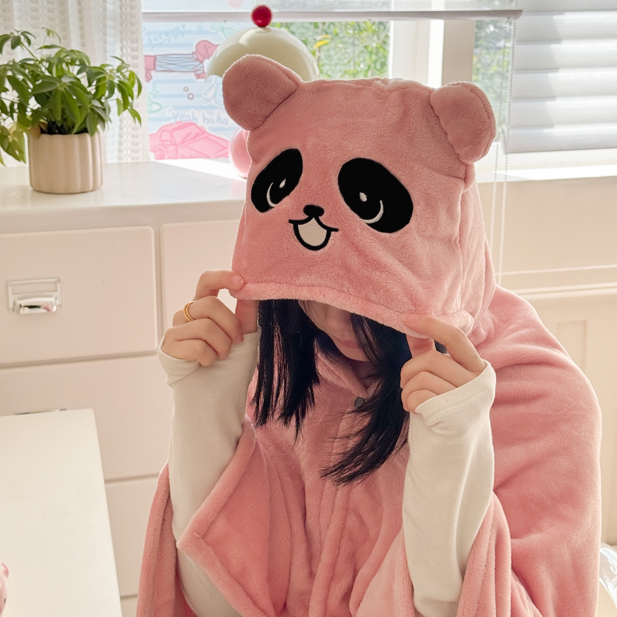 91家纺网 家纺一手货源 找家纺 简宜家居（朝初家纺） 2025新款带帽披肩毯子熊猫和熊午休毯带帽毯 熊猫-粉