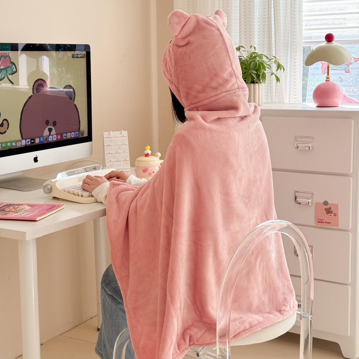 91家纺网 家纺一手货源 找家纺 简宜家居（朝初家纺） 2025新款带帽披肩毯子熊猫和熊午休毯带帽毯 熊猫-粉