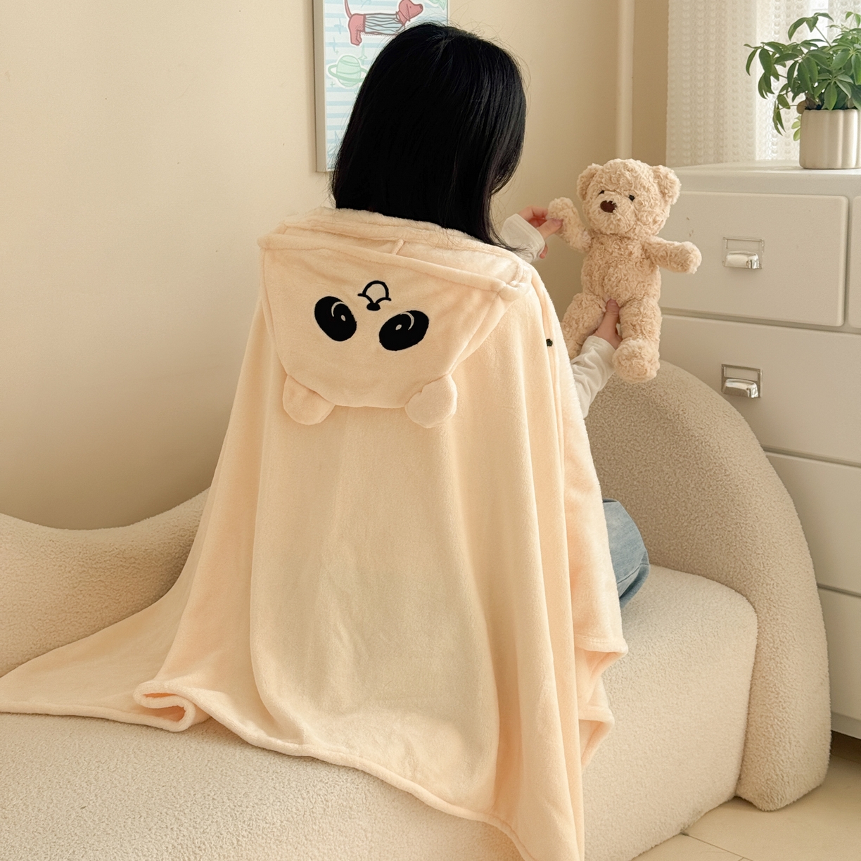 91家纺网 家纺一手货源 找家纺 简宜家居（朝初家纺） 2025新款带帽披肩毯子熊猫和熊午休毯带帽毯 熊猫-米黄