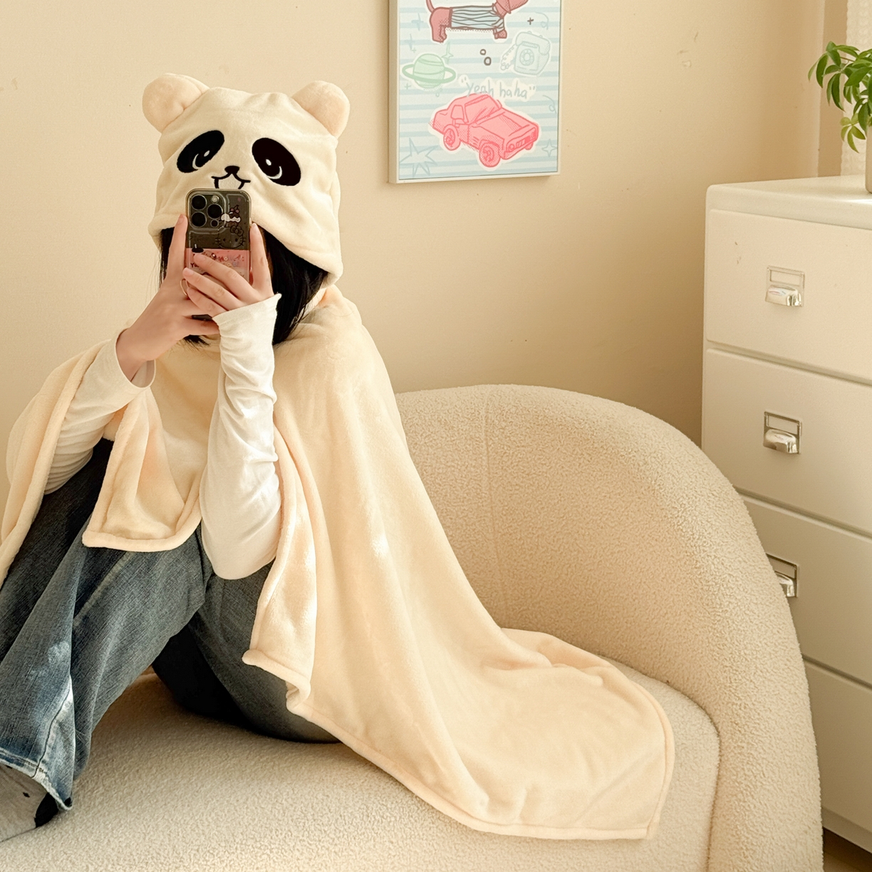 91家纺网 家纺一手货源 找家纺 简宜家居（朝初家纺） 2025新款带帽披肩毯子熊猫和熊午休毯带帽毯 熊猫-米黄
