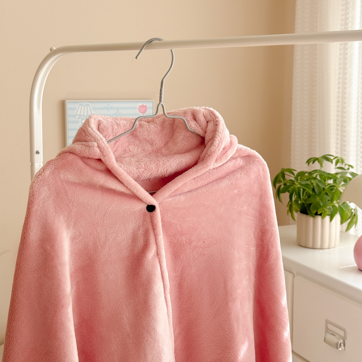 91家纺网 家纺一手货源 找家纺 简宜家居（朝初家纺） 2025新款带帽披肩毯子熊猫和熊午休毯带帽毯 可爱熊-粉