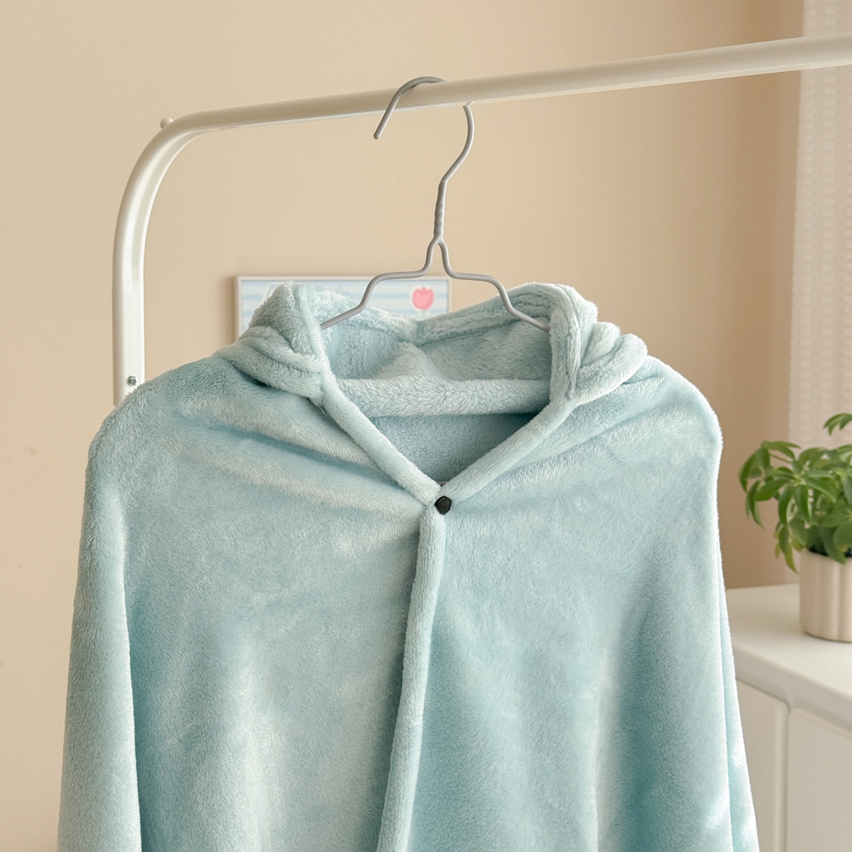 91家纺网 家纺一手货源 找家纺 简宜家居（朝初家纺） 2025新款带帽披肩毯子熊猫和熊午休毯带帽毯 可爱熊-天蓝