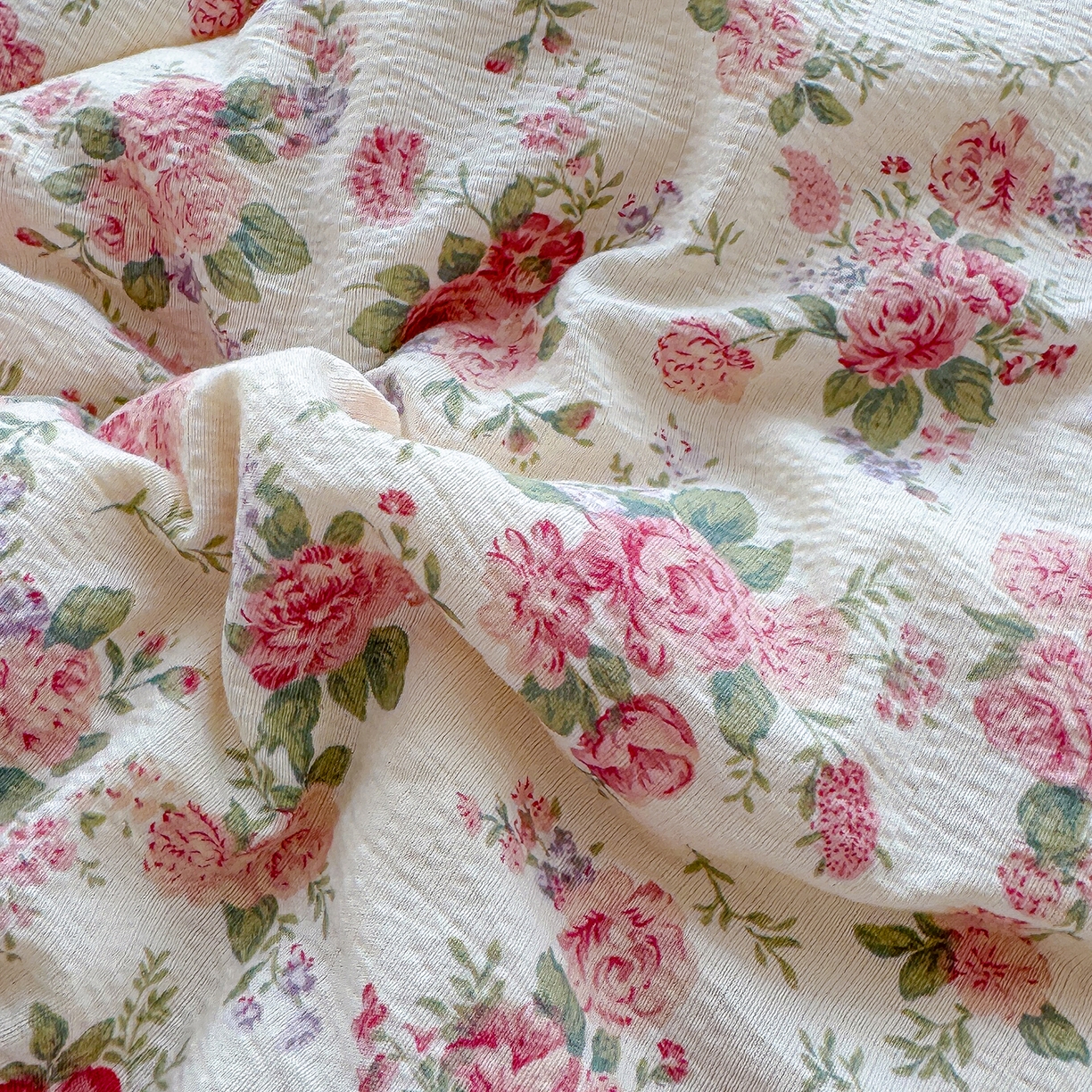 91家纺网 家纺一手货源 找家纺 桔禾家纺 2026新款云感有氧双层纱冬被抗菌被春秋被被子被芯 A类水洗双层皱皱纱冬被-蔷薇之恋