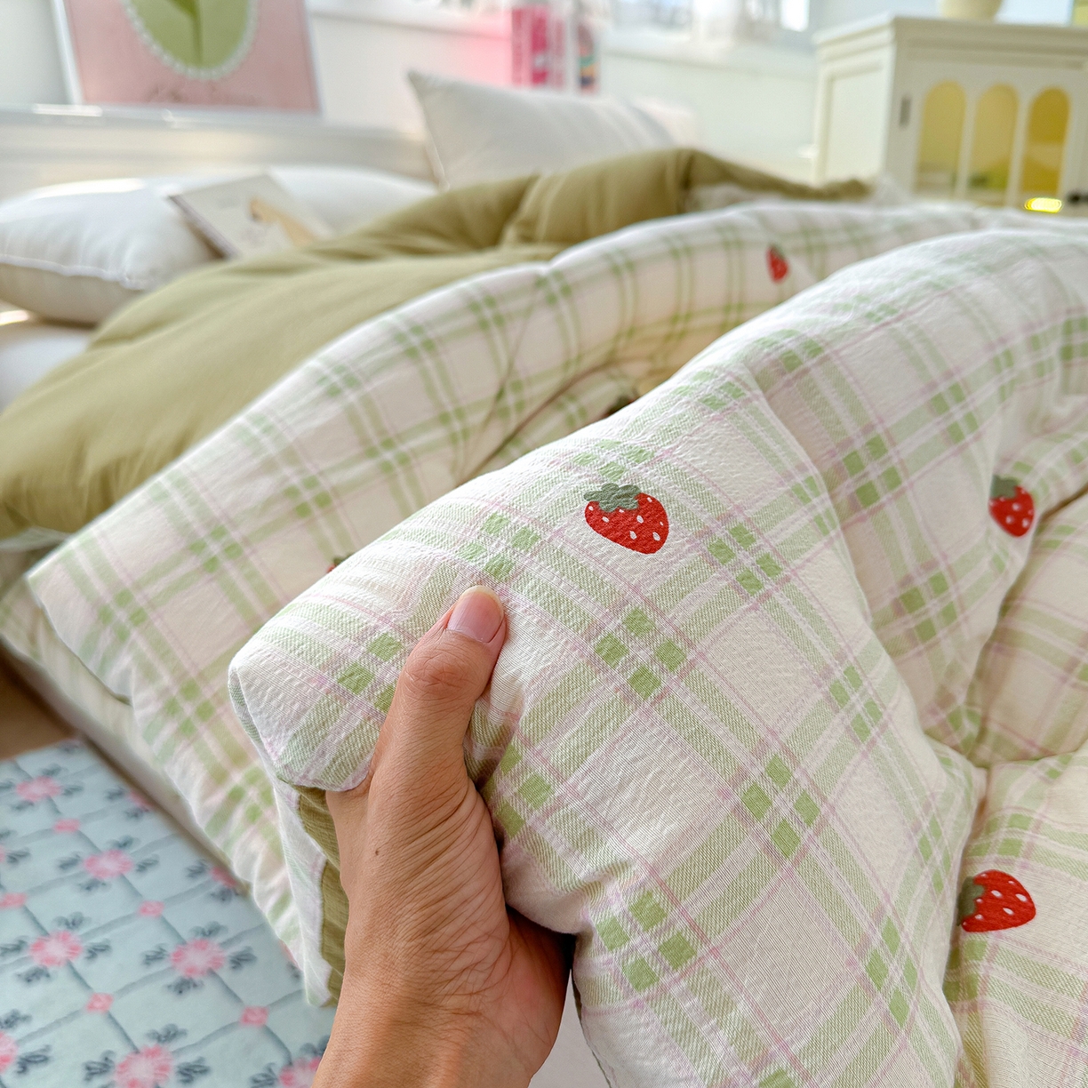 91家纺网 家纺一手货源 找家纺 桔禾家纺 2026新款云感有氧双层纱冬被抗菌被春秋被被子被芯 A类水洗双层皱皱纱冬被-草莓小狗