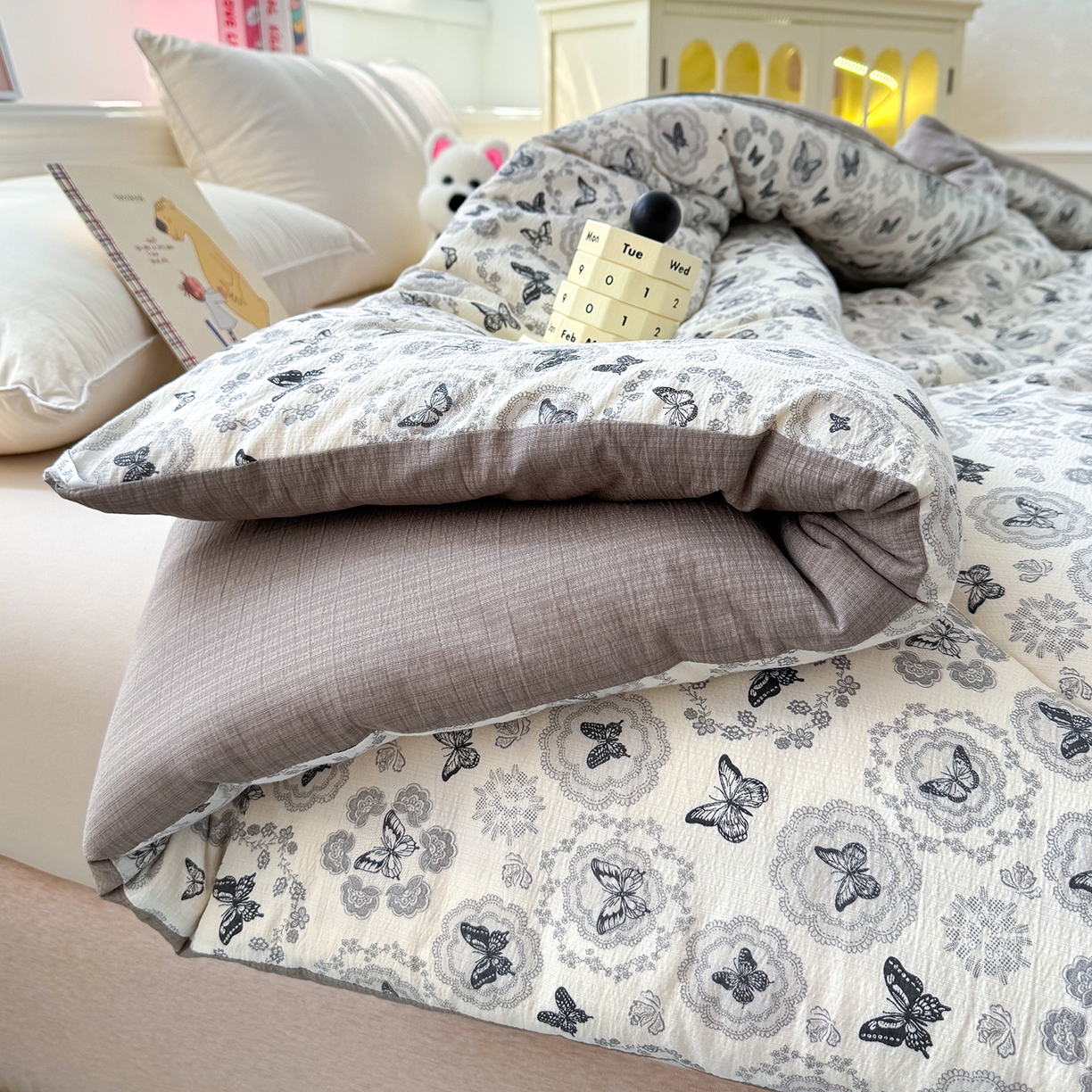 91家纺网 家纺一手货源 找家纺 桔禾家纺 2026新款云感有氧双层纱冬被抗菌被春秋被被子被芯 A类水洗双层皱皱纱冬被-蝶梦